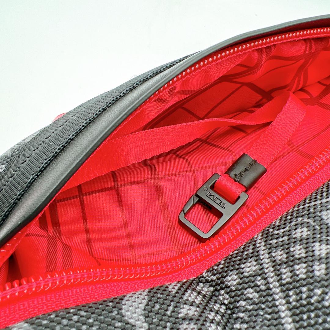 未使用級 TUMI ピンポン クロスボディ ボディバッグ STAPLE f640