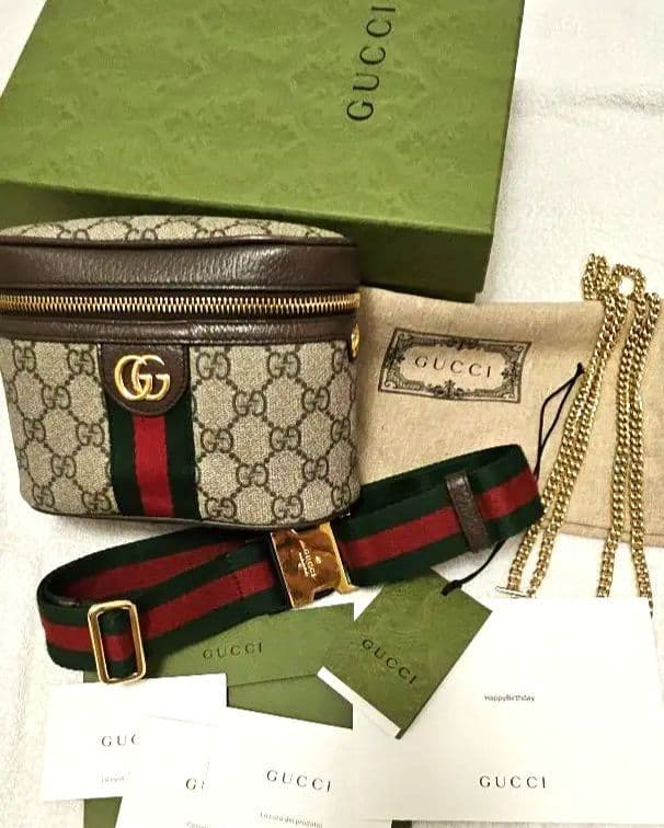 GUCCI GGボディバッグストラップ付き