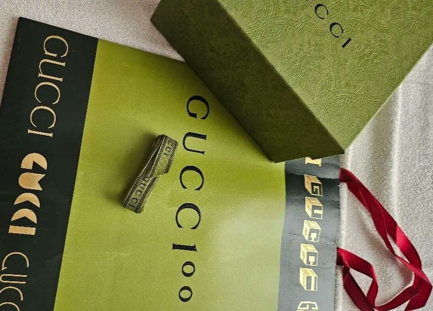 GUCCI GGボディバッグストラップ付き