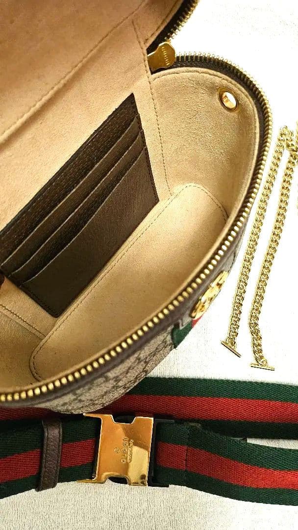 GUCCI GGボディバッグストラップ付き