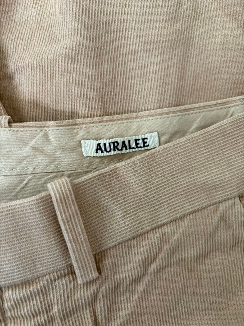 AURALEE コーデュロイパンツ