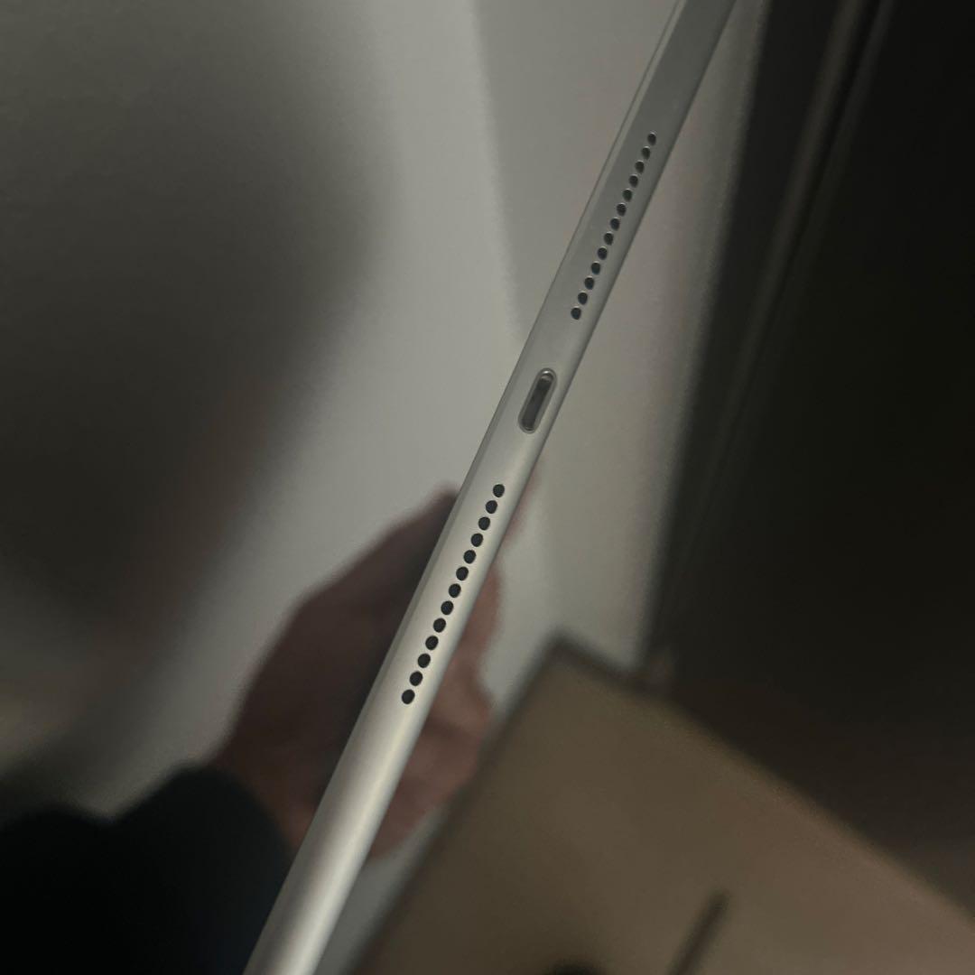 iPad 第9世代 Wi-Fiモデル 64GB シルバー　本体