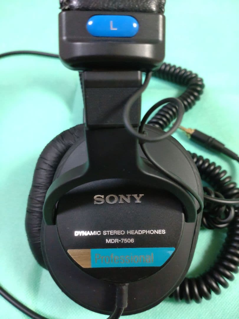 S*i様 SONY プロ仕様ヘッドホン MDR-7506 中古品