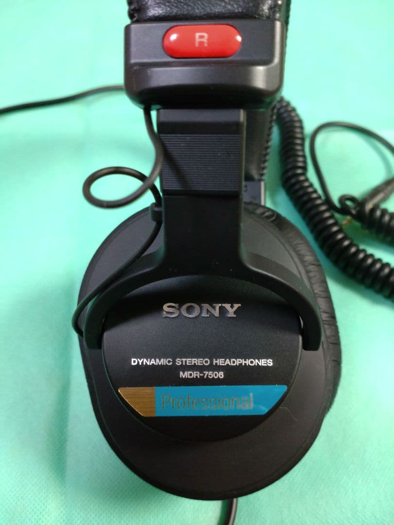S*i様 SONY プロ仕様ヘッドホン MDR-7506 中古品