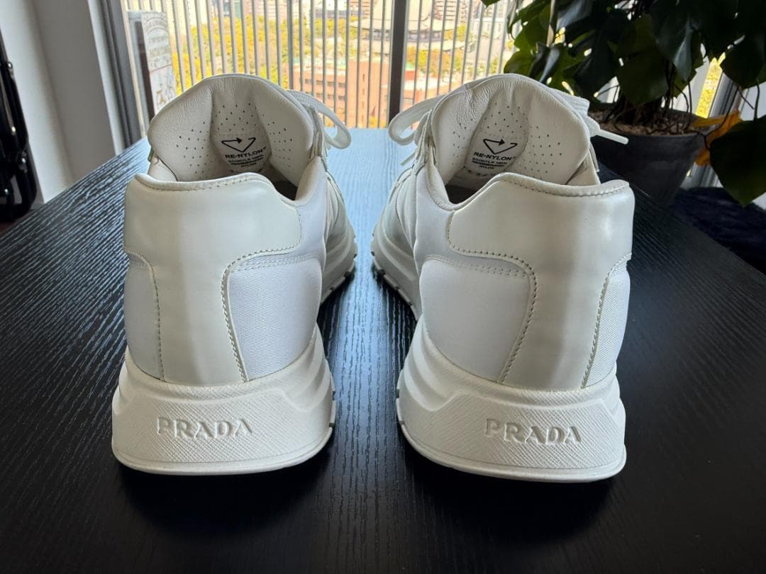 PRADA プラダ PRAX 01 Re-Nylon スニーカー メンズ 白