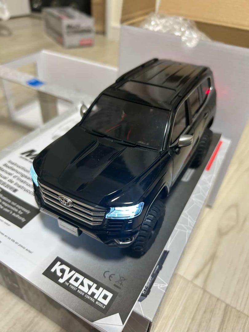 ミニッツ 4×4 ランドクルーザー300 黒　LED電飾付