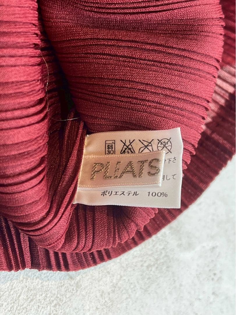 【新品未使用】ISSEY MIYAKE イッセイミヤケ ネックウォーマー レッド
