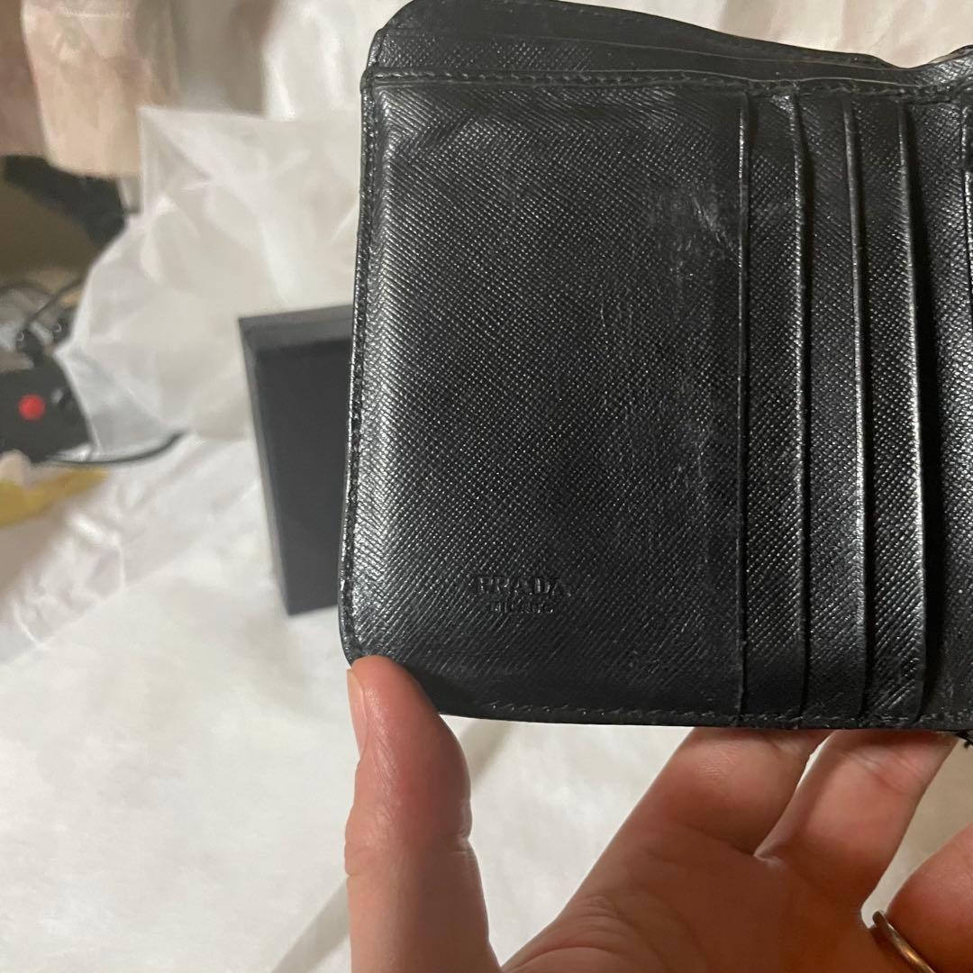 プラダ　二つ折り財布　サフィアーノ