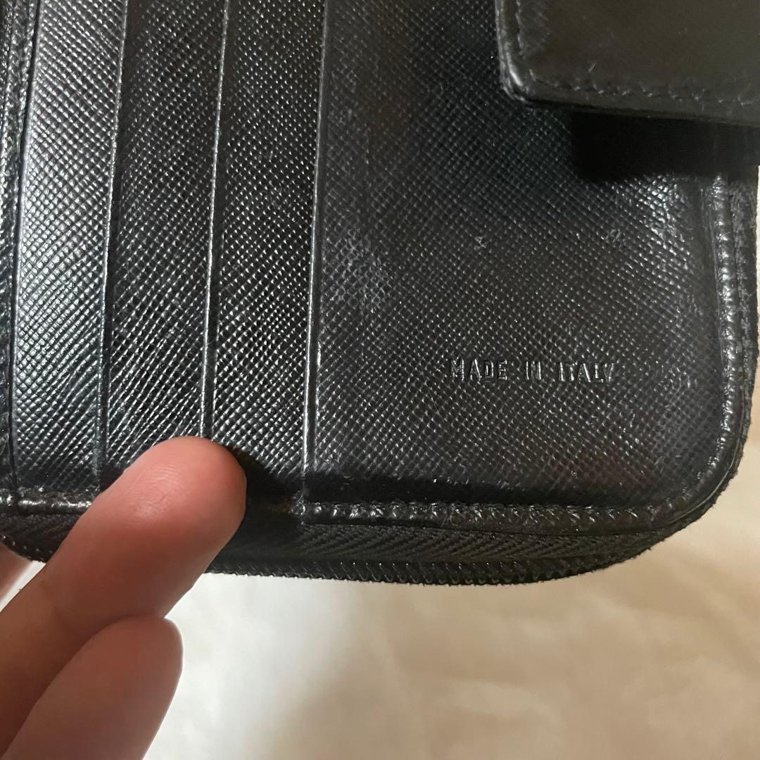 プラダ　二つ折り財布　サフィアーノ