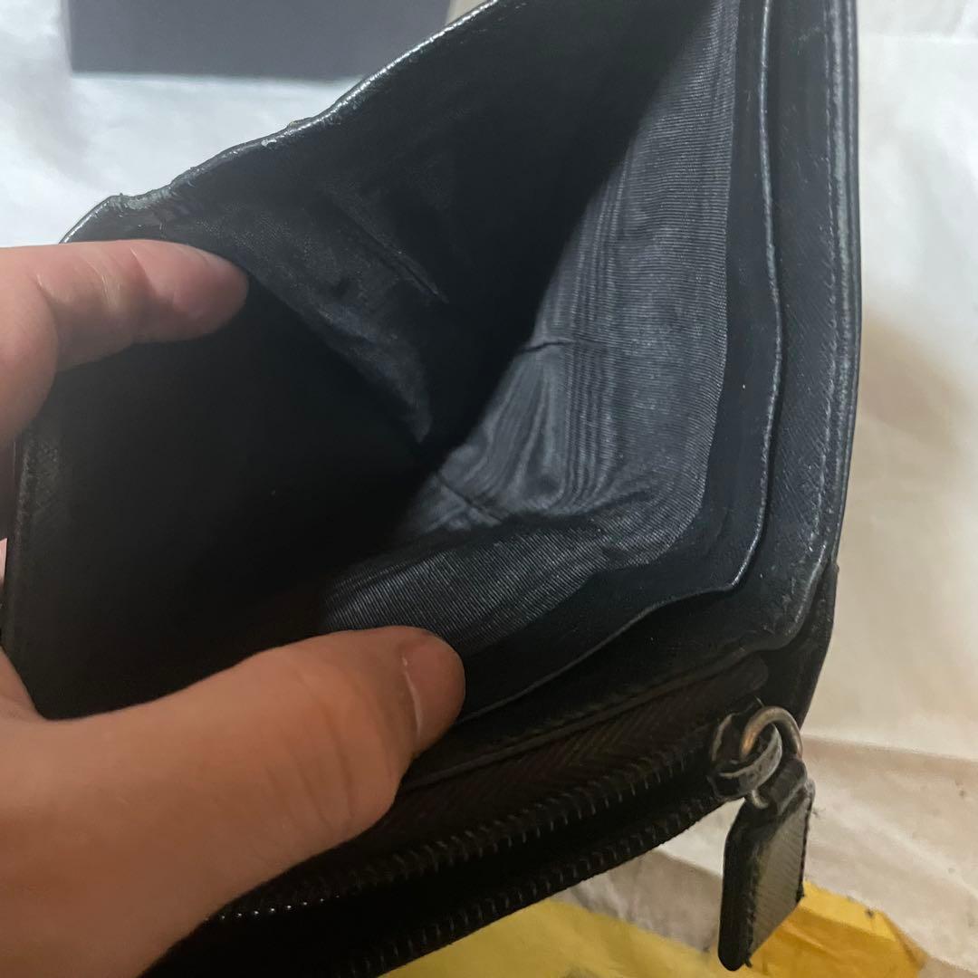 プラダ　二つ折り財布　サフィアーノ