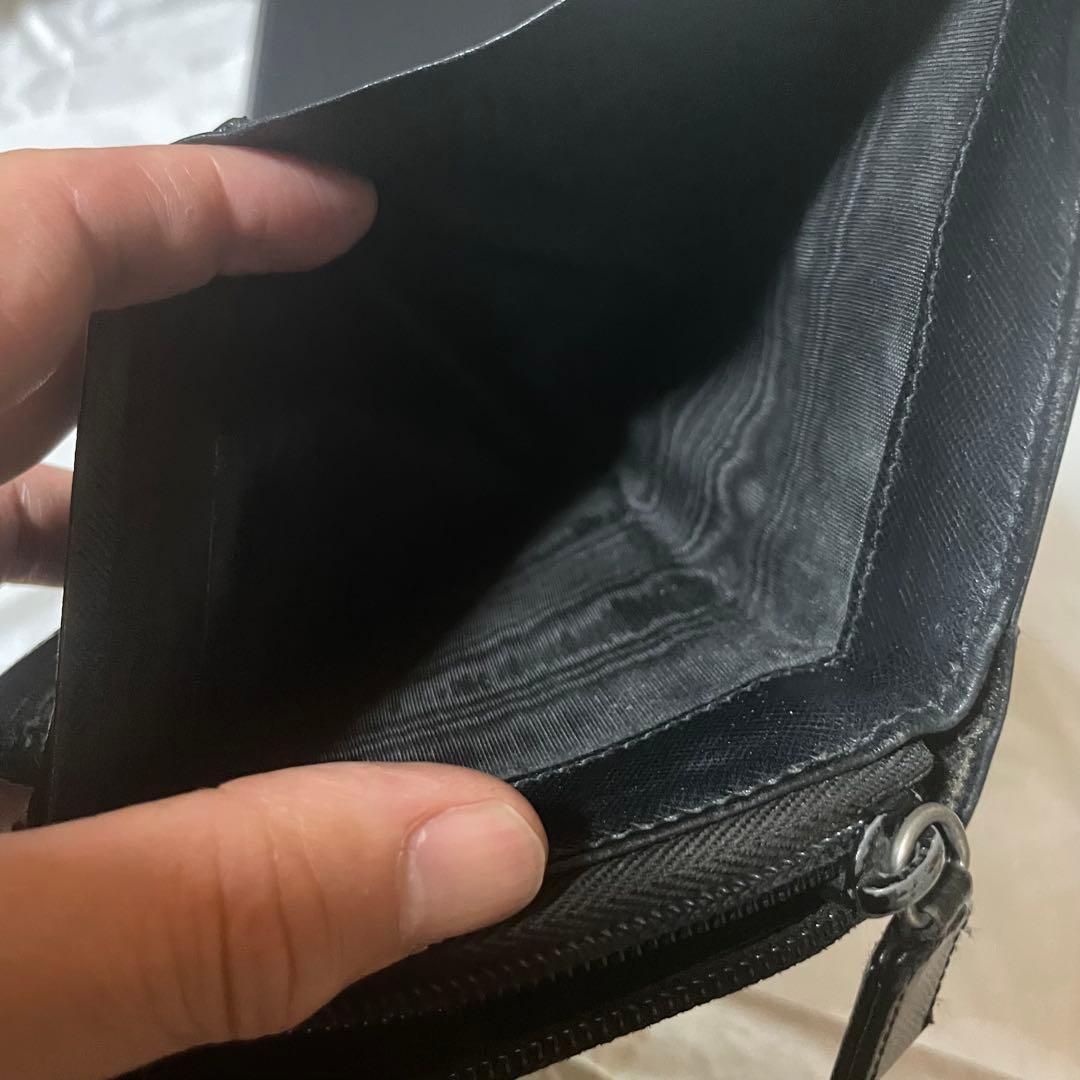プラダ　二つ折り財布　サフィアーノ