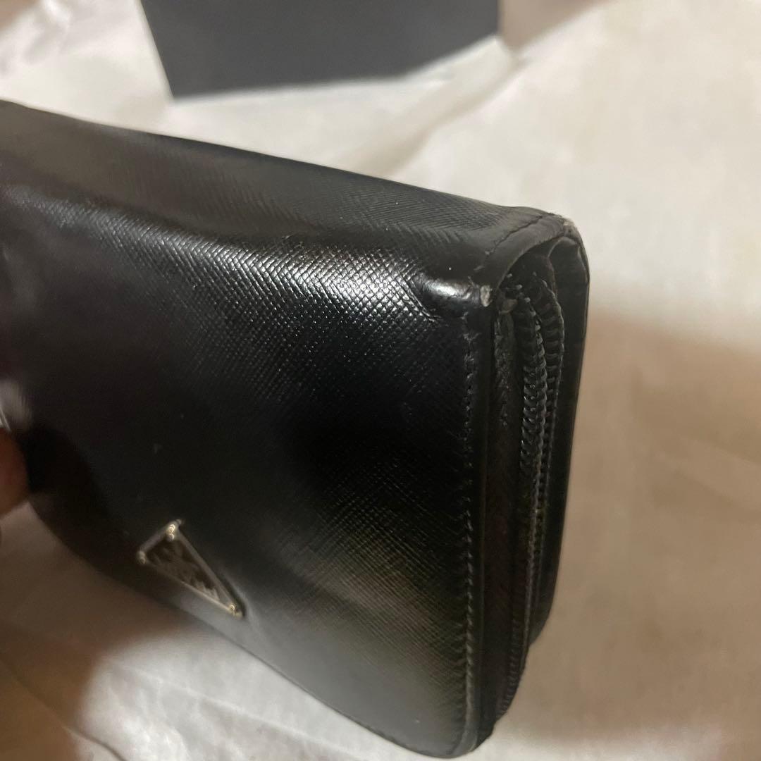プラダ　二つ折り財布　サフィアーノ