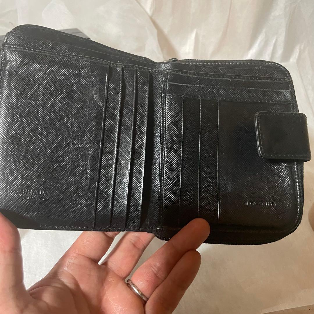 プラダ　二つ折り財布　サフィアーノ