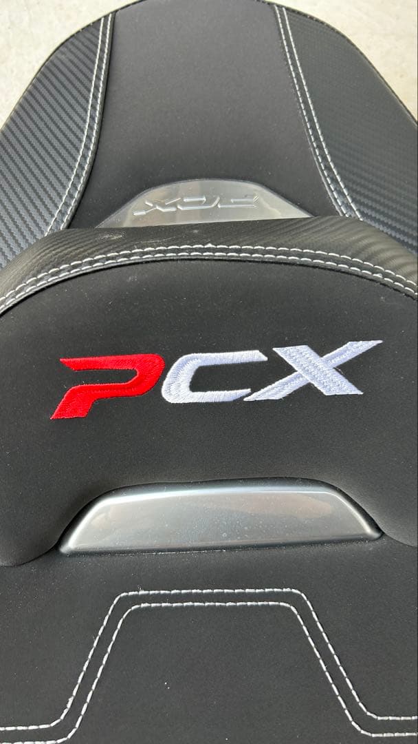 PCX バイクシート カーボン調