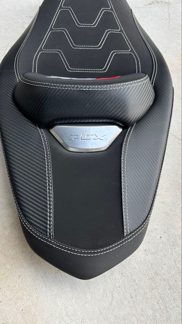 PCX バイクシート カーボン調