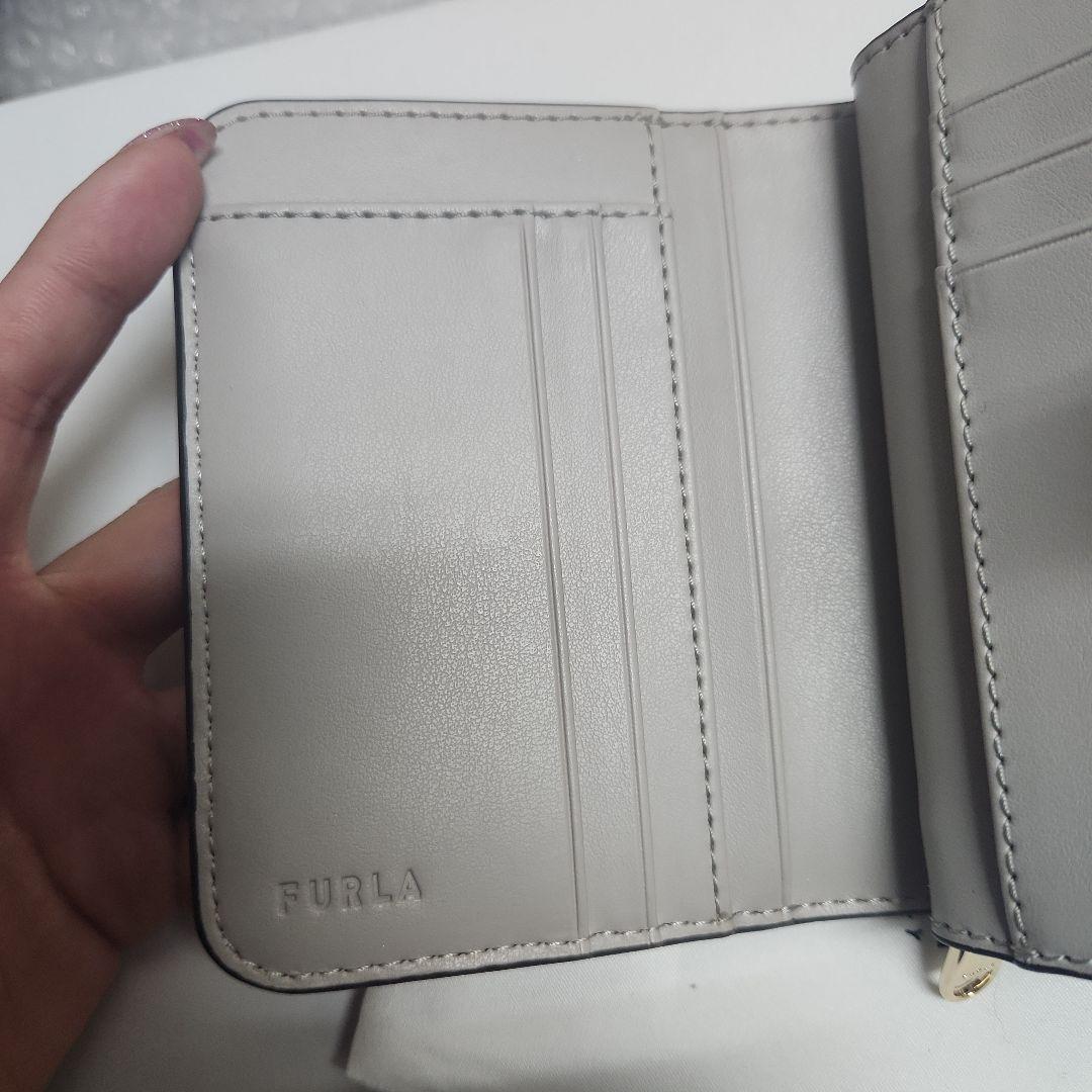 n*u様 3月2日22時までの価格FURLA 二つ折り財布 グレー レザー