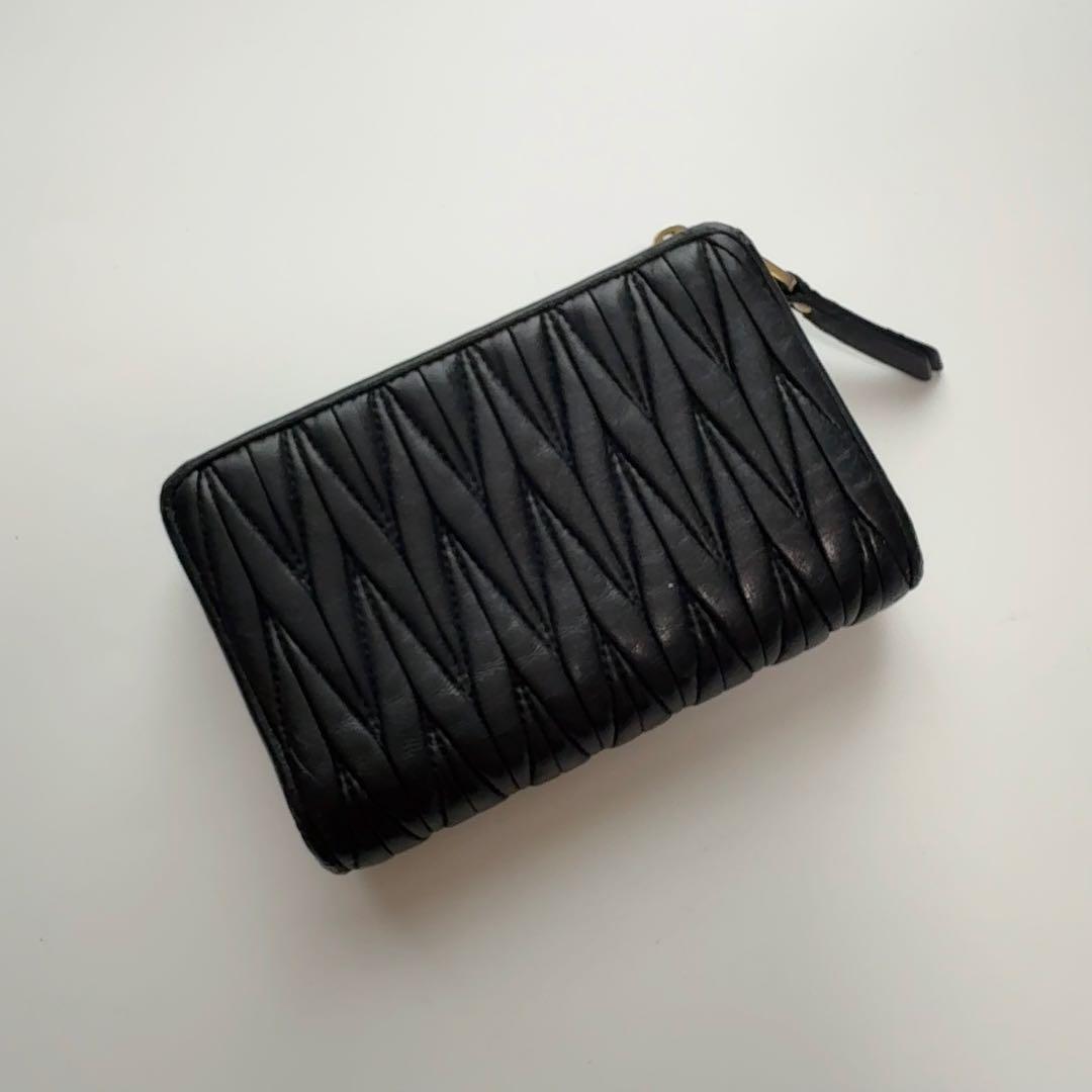 《人気》ミュウミュウ miumiu マトラッセ マトラッセ 折り財布 ブラック