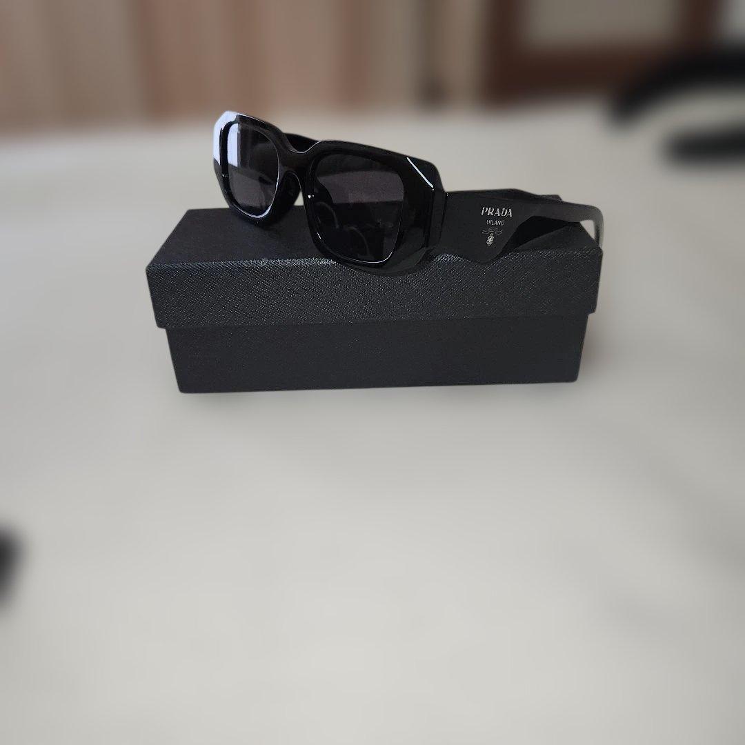 PRADA ブラック サングラス