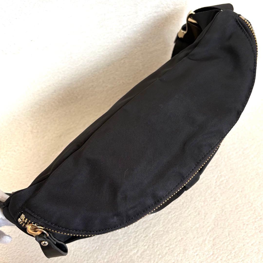 あんあん様⭐︎美品【TOCCA】ボディバッグ リボン ゴールド金具 ナイロン 黒