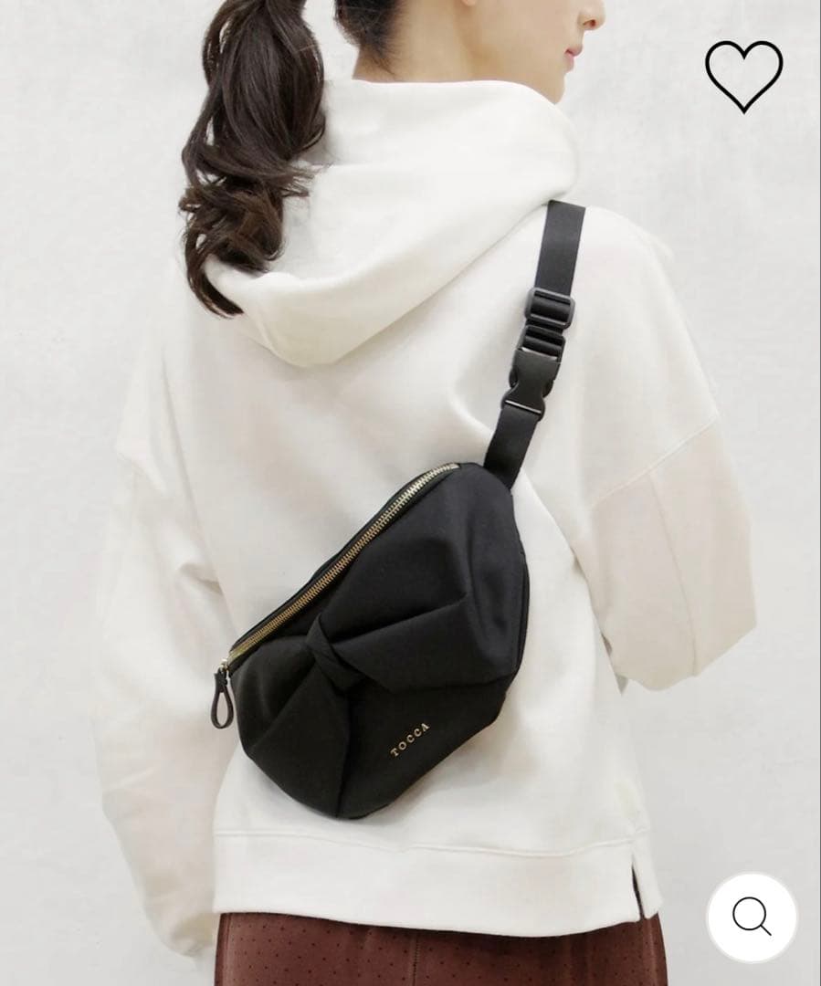 あんあん様⭐︎美品【TOCCA】ボディバッグ リボン ゴールド金具 ナイロン 黒