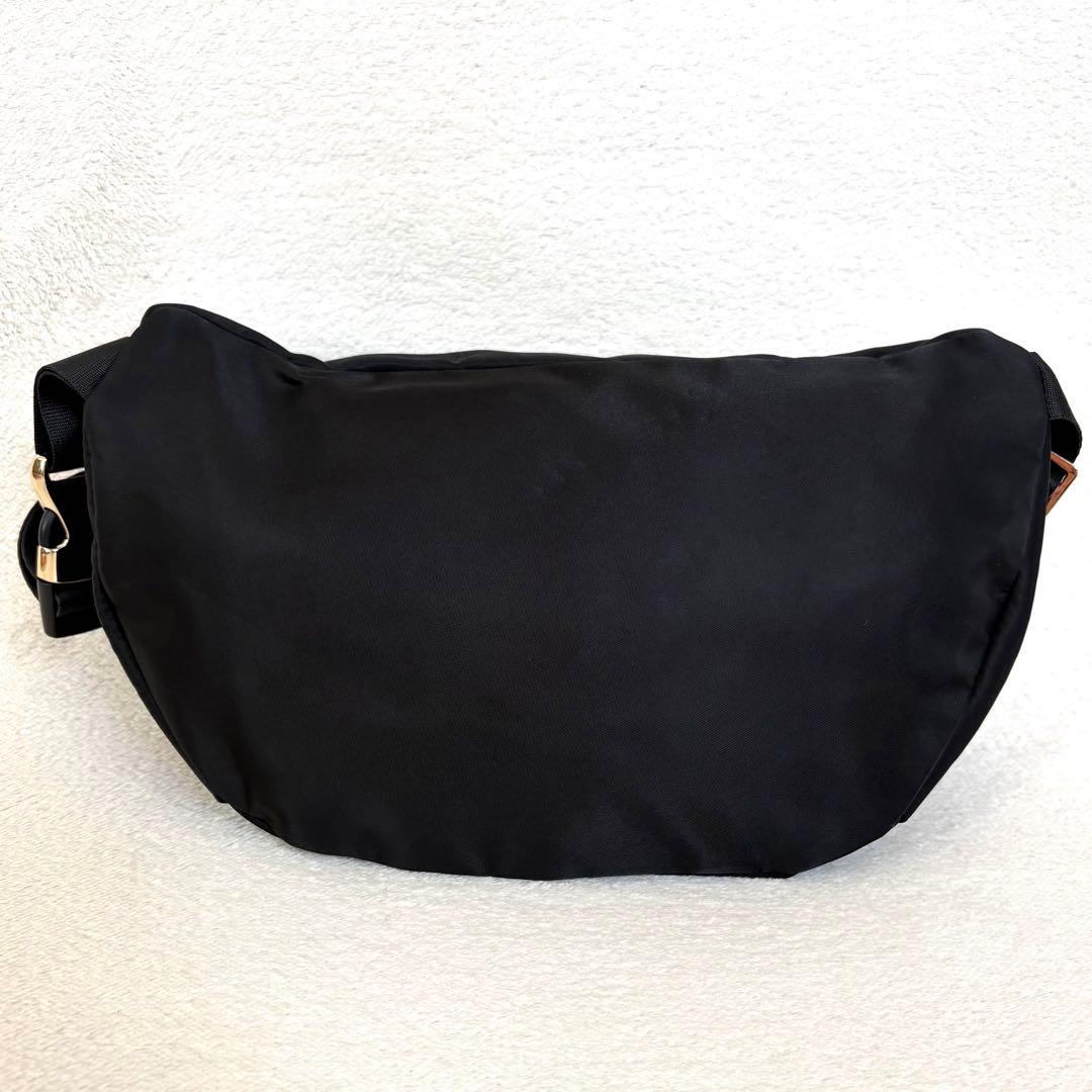 あんあん様⭐︎美品【TOCCA】ボディバッグ リボン ゴールド金具 ナイロン 黒
