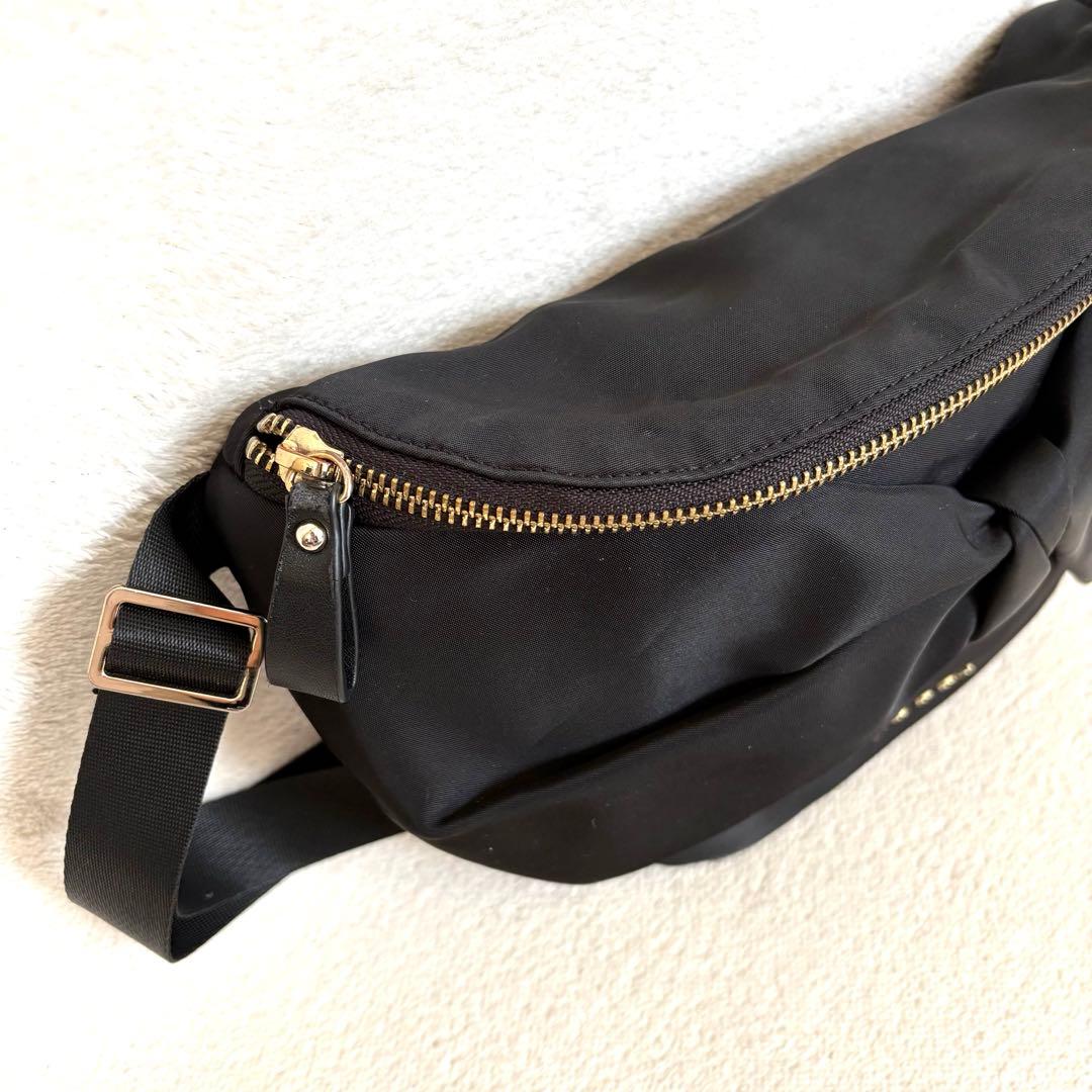あんあん様⭐︎美品【TOCCA】ボディバッグ リボン ゴールド金具 ナイロン 黒