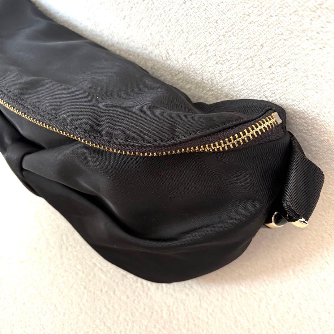 あんあん様⭐︎美品【TOCCA】ボディバッグ リボン ゴールド金具 ナイロン 黒