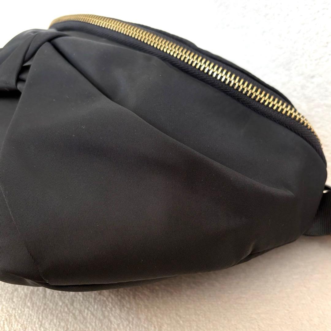あんあん様⭐︎美品【TOCCA】ボディバッグ リボン ゴールド金具 ナイロン 黒