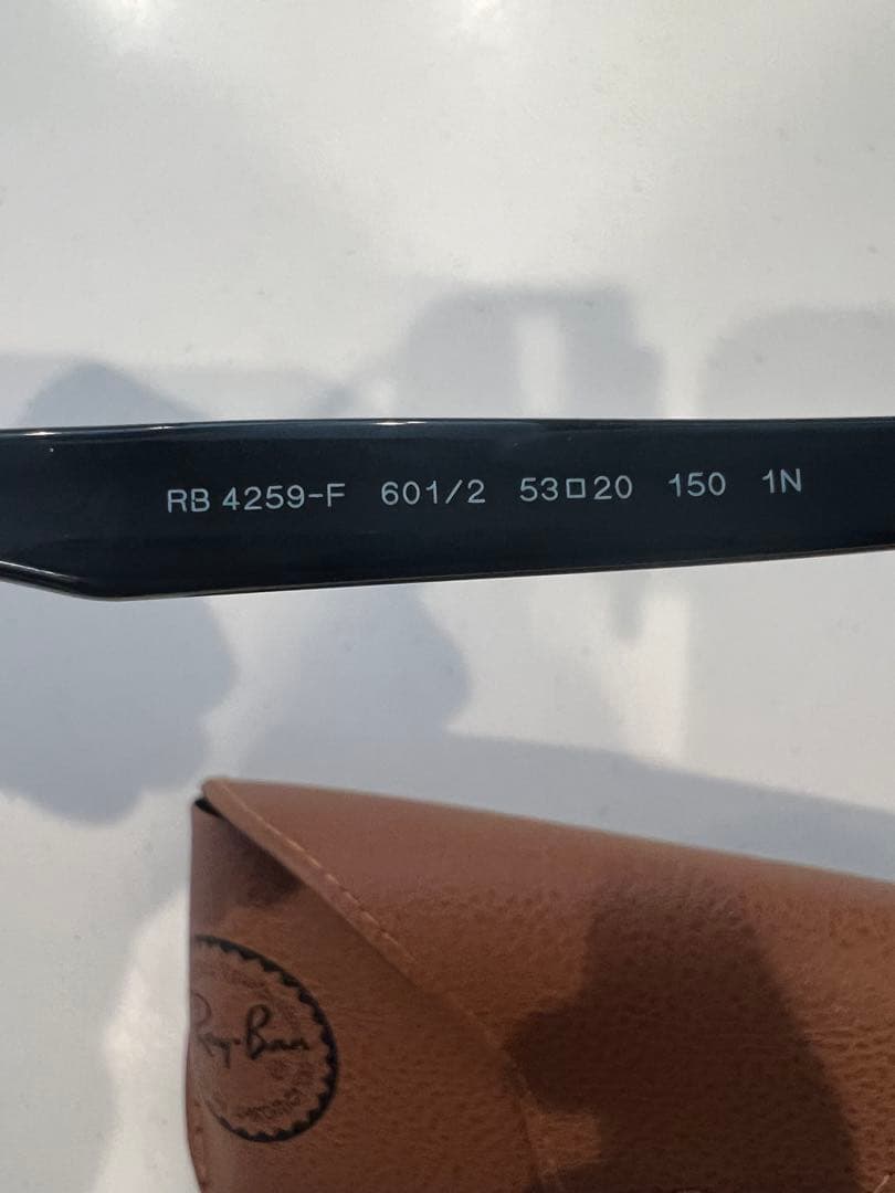りょうすけ ！Ray Ban サングラス　RB4259F レイバン