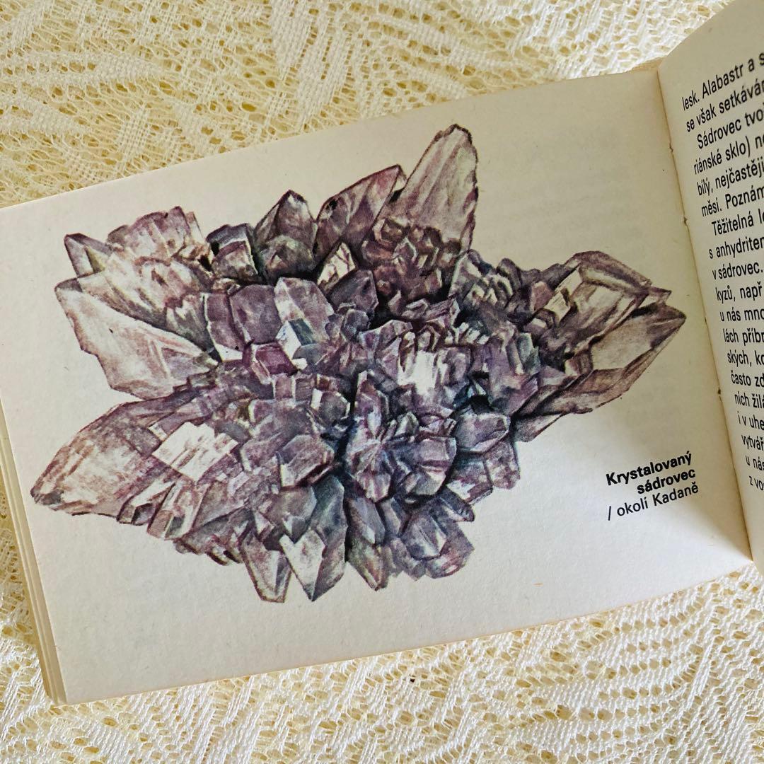 洋書　古書　チェコ語の鉱物図鑑　鮮やかなカラーイラスト♡