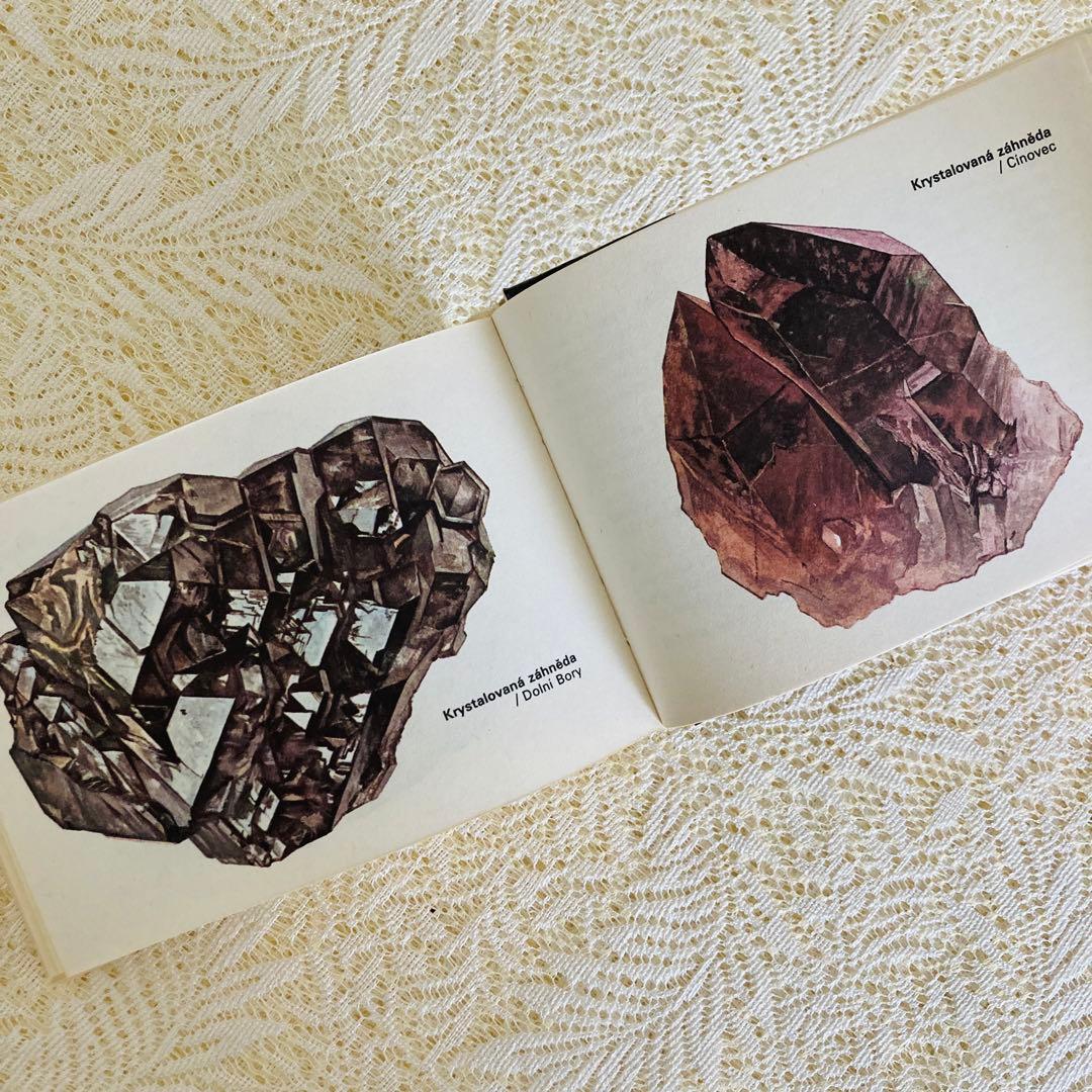 洋書　古書　チェコ語の鉱物図鑑　鮮やかなカラーイラスト♡
