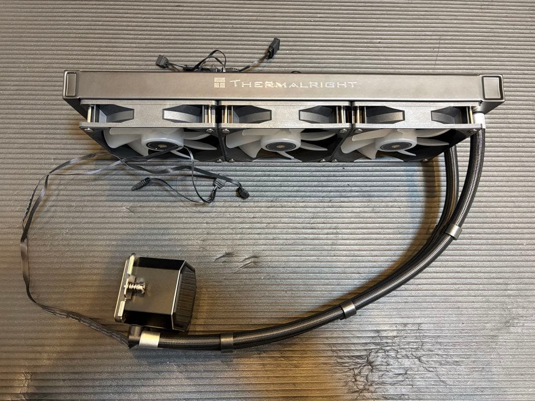 THERMALRIGHT FROZEN PRISM 360＋ケースファン3個