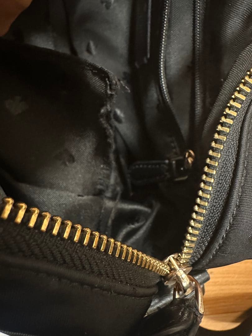 Kate Spade ブラック ボディバッグ