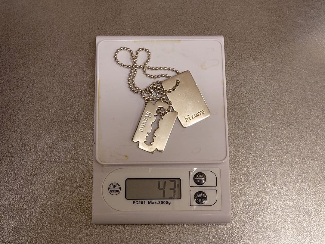 bizarre　カミソリ刃モチーフ　ドッグタグ型　シルバー　中古