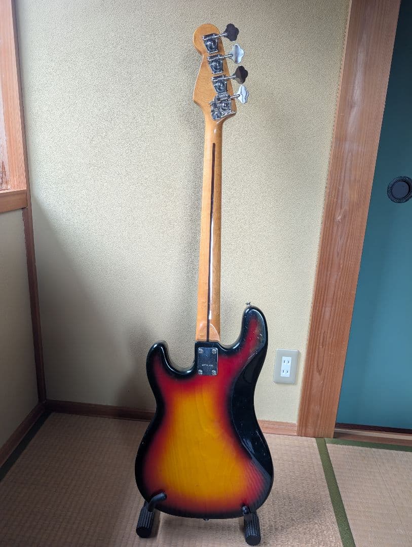 エレキベース サンバースト メイプルネック