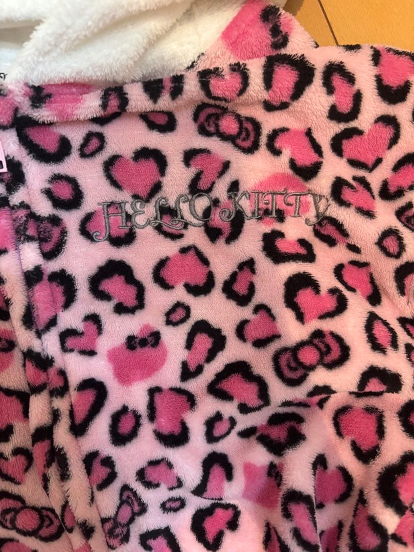 HELLO KITTY ヒョウ柄フード付きパジャマ Mサイズ