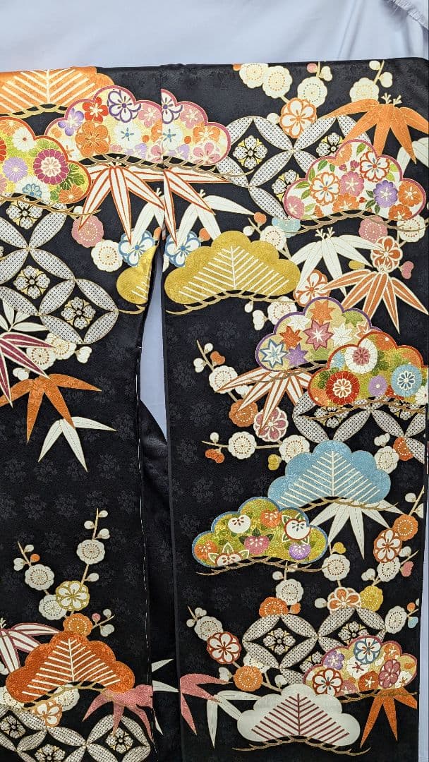仮絵羽手描き古典柄振袖　絹高級品　黒地