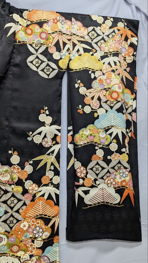 仮絵羽手描き古典柄振袖　絹高級品　黒地