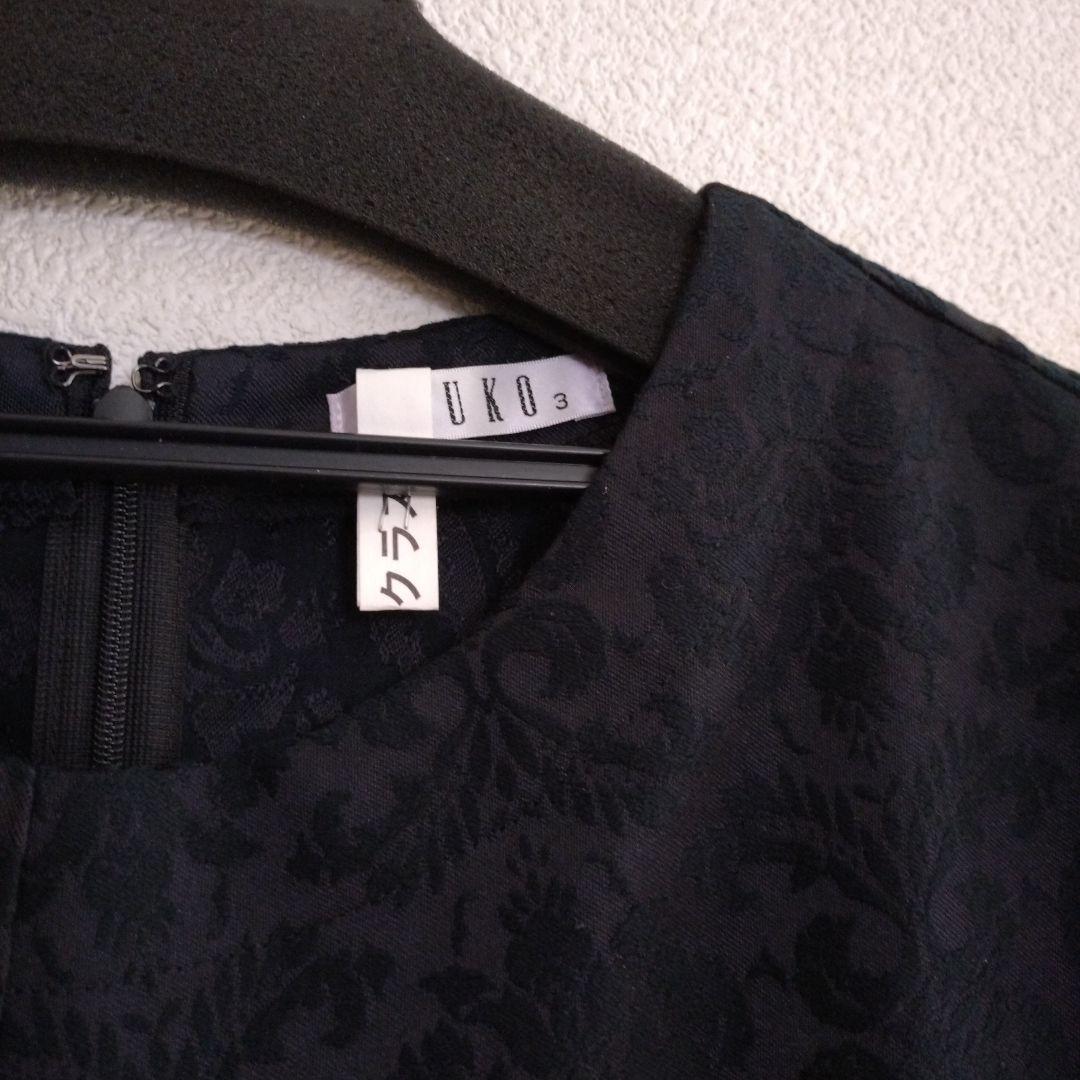 IKUKOの 黒 ダマスク柄 半袖 ワンピース