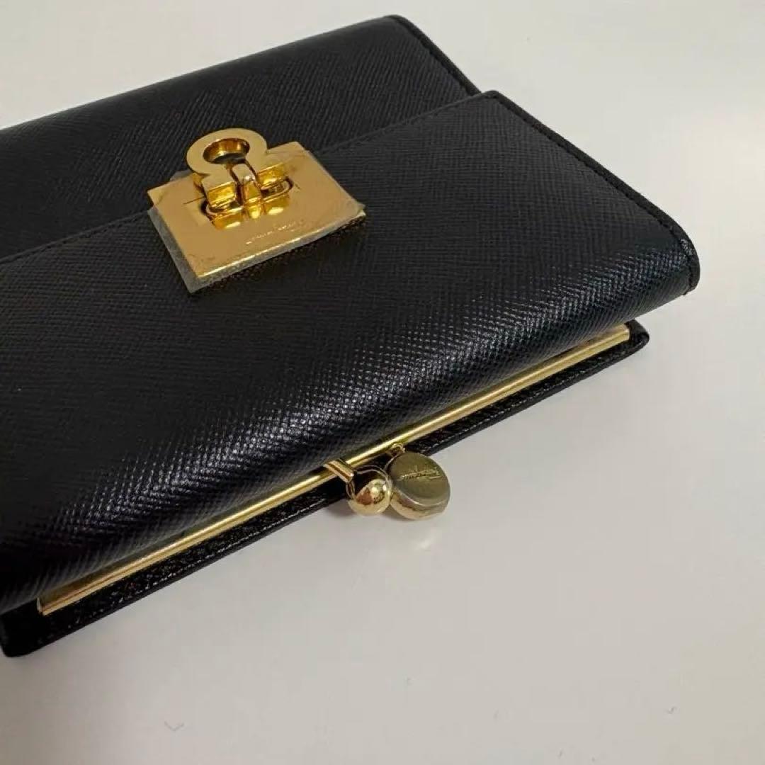 【美品】Salvatore Ferragamo 黒 二つ折り財布　箱付き