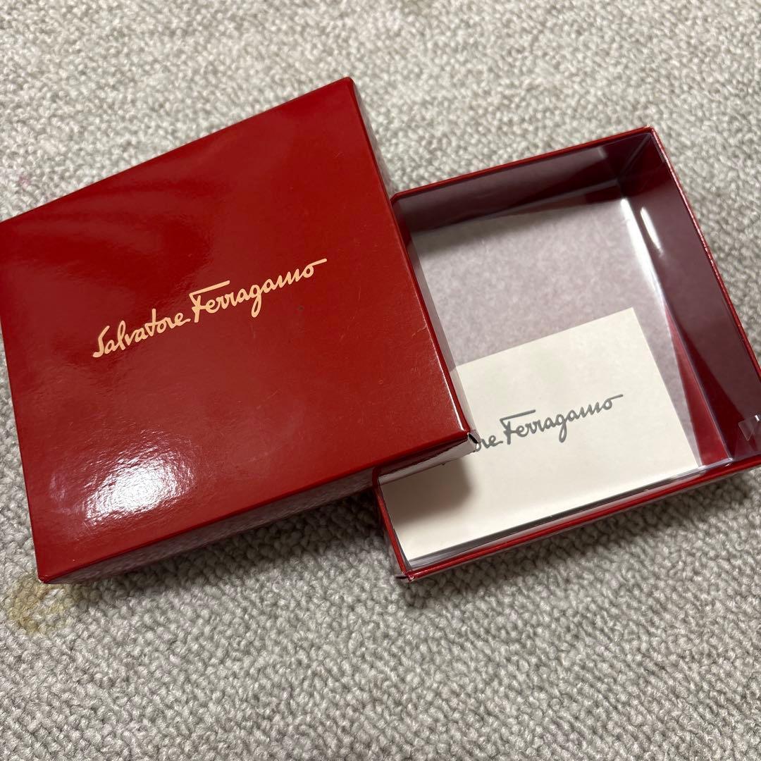 【美品】Salvatore Ferragamo 黒 二つ折り財布　箱付き
