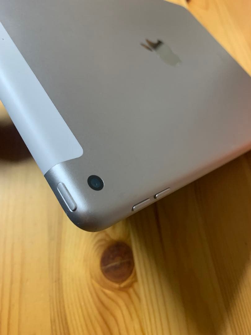 Apple iPad第9世代 シルバー セルラーモデル　64GB