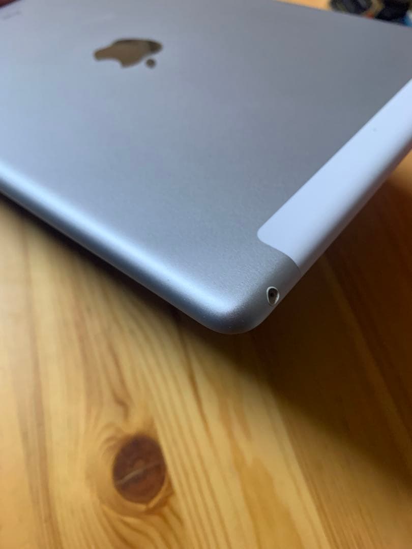 Apple iPad第9世代 シルバー セルラーモデル　64GB