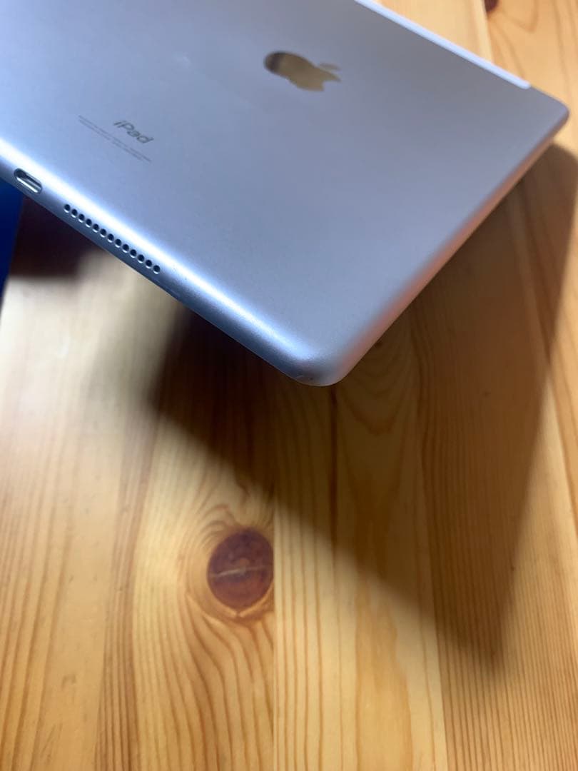Apple iPad第9世代 シルバー セルラーモデル　64GB