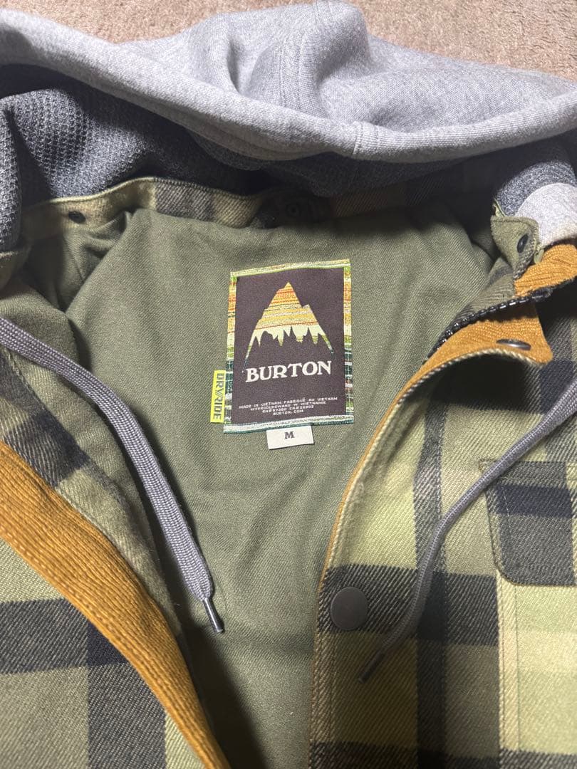 【最終値下げ】BURTON チェック柄スノーボードジャケット Mサイズ