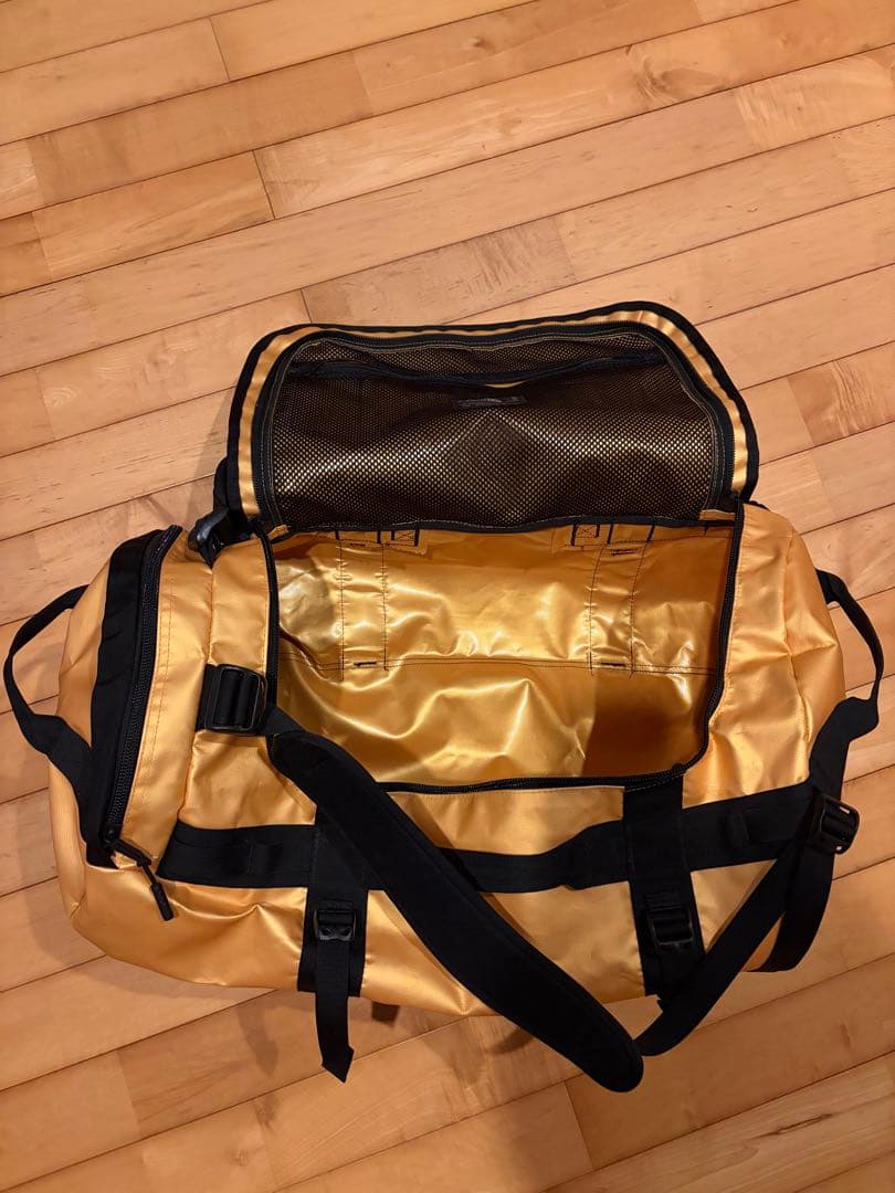 the north faceボストンバッグゴールド
