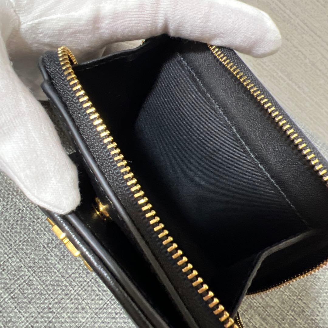 Tory Burch 二つ折り短財布 黒 ゴールド金具