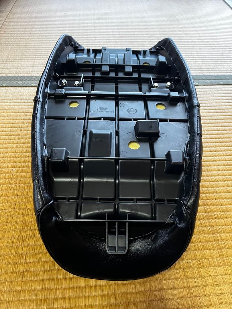 【ドレミコレクション】 ゼファー750 Ｚ２タイプ カスタム タックロールシート
