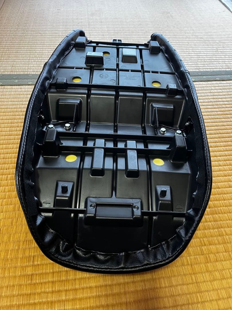【ドレミコレクション】 ゼファー750 Ｚ２タイプ カスタム タックロールシート