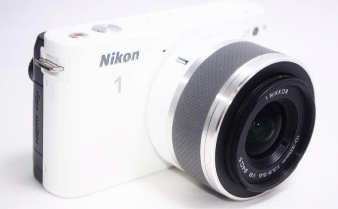 〓コンパクトミラーレス一眼〓ニコン NIKON 1 J1＋10-30 ホワイト
